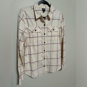 NWOT. Patagonia Women’s long-sleeve fleece shirt.